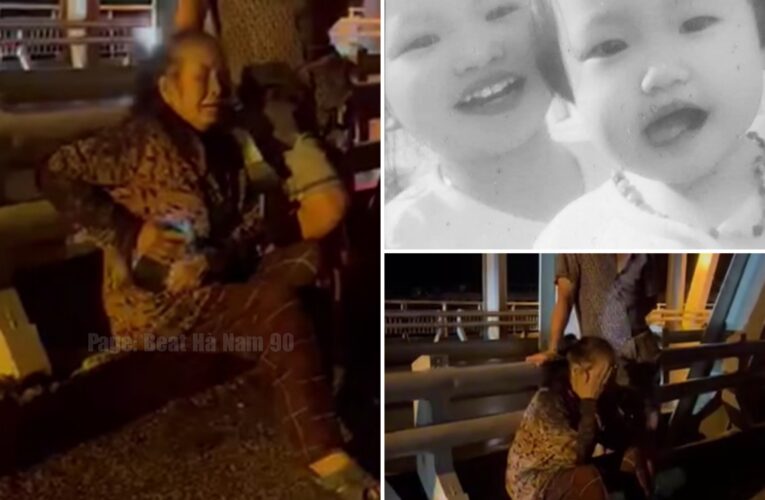 [VIDEO] Thương xót cảnh bà nội ngồi khóc hết nước mắt khi con trai mang theo 2 cháu gái nhỏ đoàn tụ với tổ tiên dưới Sông