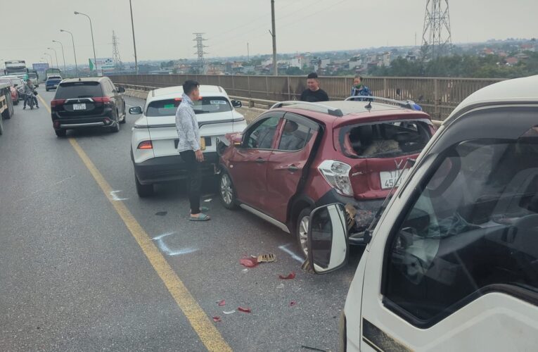 Video tai nạn liên hoàn tại cầu Tân Đệ